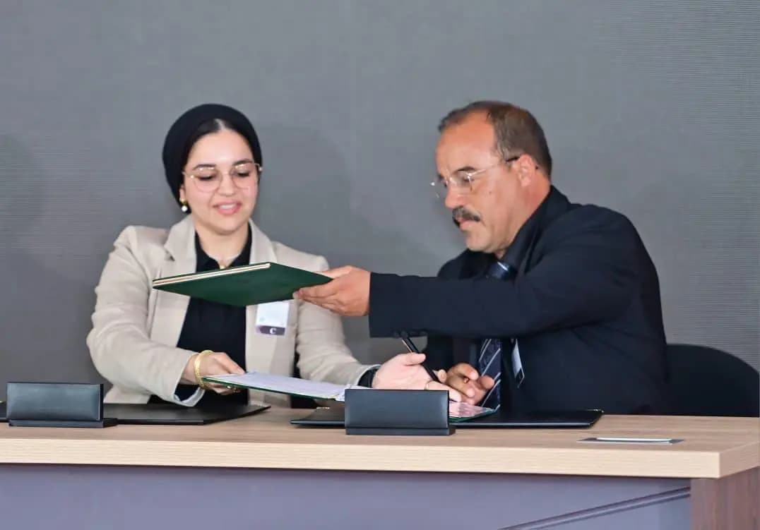 Le Premier ministre préside à Batna la cérémonie de signature d'accords de coopération visant à renforcer le partenariat industriel