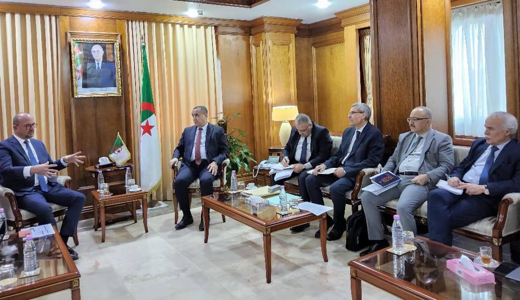 Adjal examine avec la délégation de la compagnie "Siemens Energy" les moyens de renforcer la coopération bilatérale