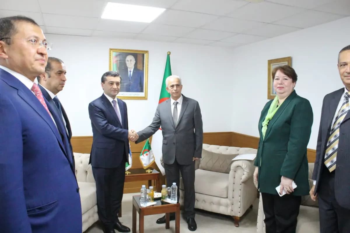 Le ministre des mines reçoit le ministre des Affaires étrangères de la République d’Ouzbékistan