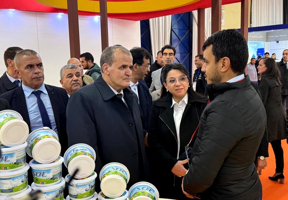 Les ministres du Commerce extérieur et du Commerce intérieur effectuent une visite au salon "Djazagro"