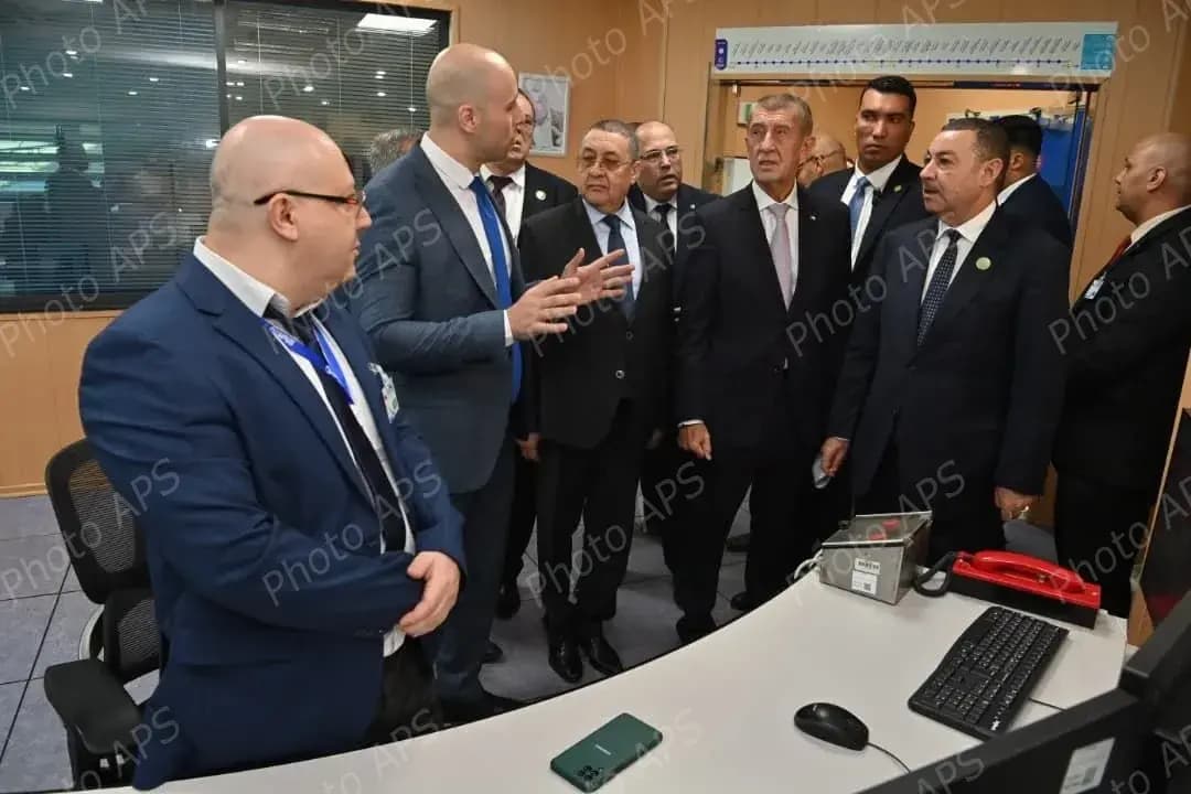 Le Premier ministre tchèque visite l'unité opérationnelle du tramway d'Alger