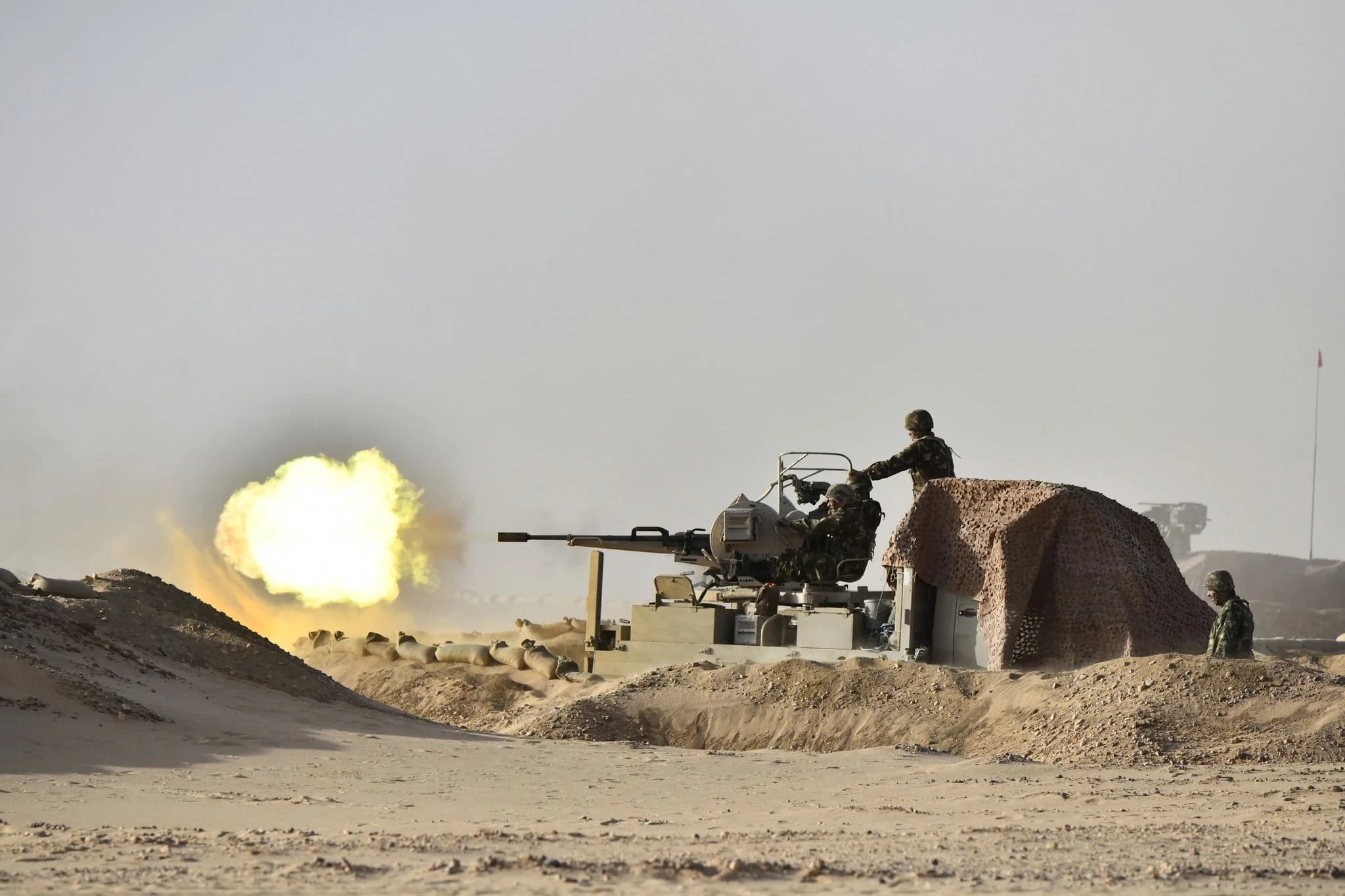Le Général d'Armée Chanegriha supervise à In Guezzam l'exécution d'un exercice tactique avec munitions réelles