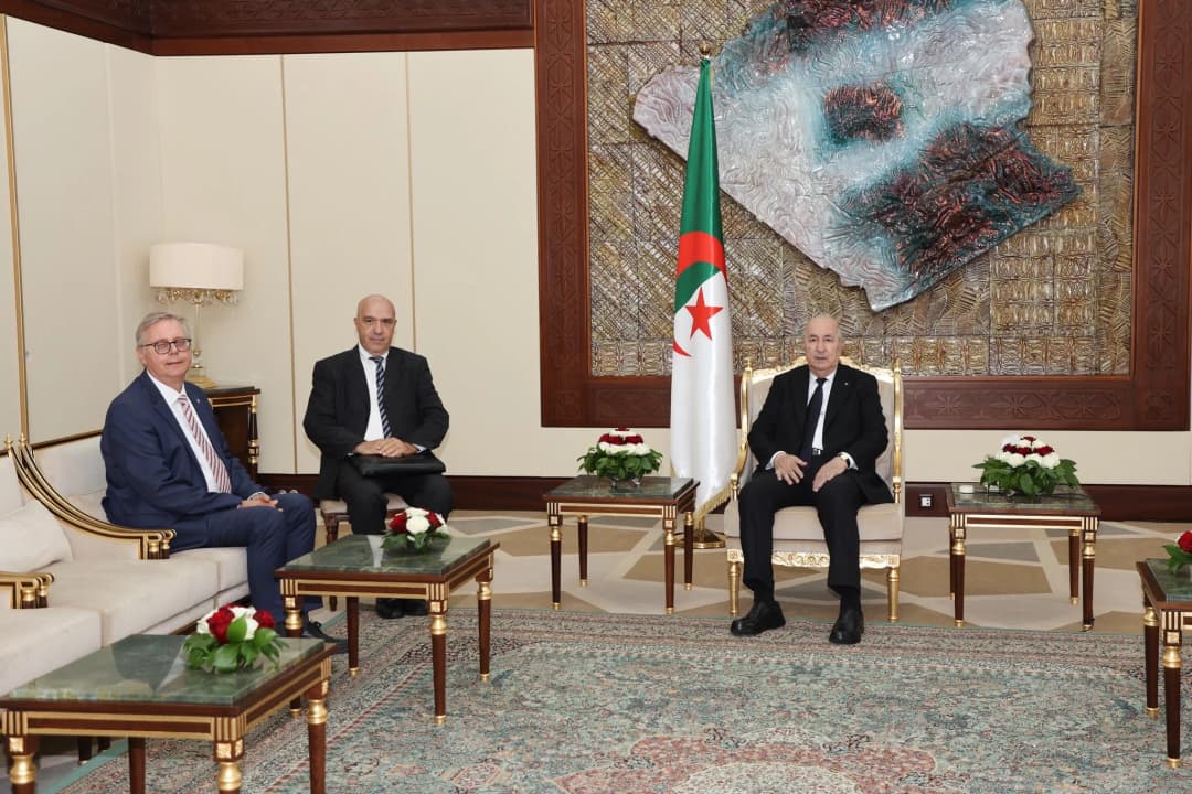Le président de la République M. Abdelmadjid Tebboune reçoit l'ambassadeur du Royaume de Suède M. Bjorn Haggmark pour une visite d'adieu a la fin de son mandat autant qu'ambassadeur au auprès de l'Algérie.