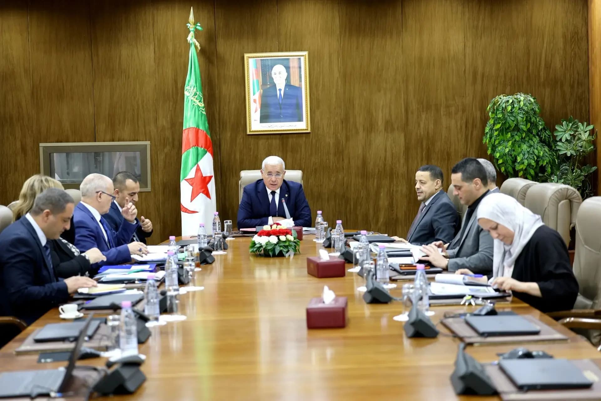 Boughali préside une réunion d'évaluation du bilan de la 9e législature