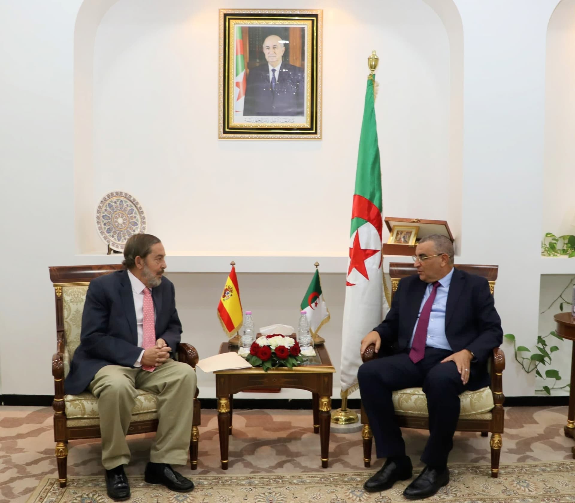 Travaux publics: Djellaoui s'entretient avec l'ambassadeur espagnol sur les voies et moyens de renforcer la coopération bilatérale