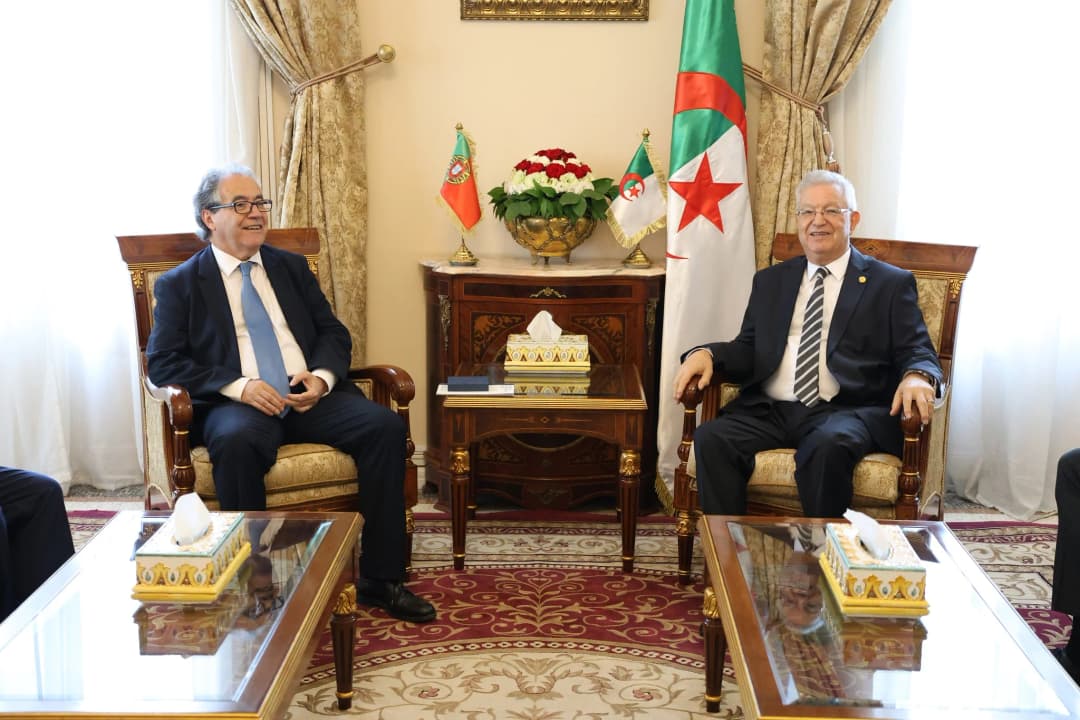 Le président du Conseil de la nation, M. Azouz Nasri, a reçu, mardi soir à Alger, le président de la Cour constitutionnelle de la République du Portugal, M. José Joao Abrantes, et les membres de la délégation qui l'accompagnent.