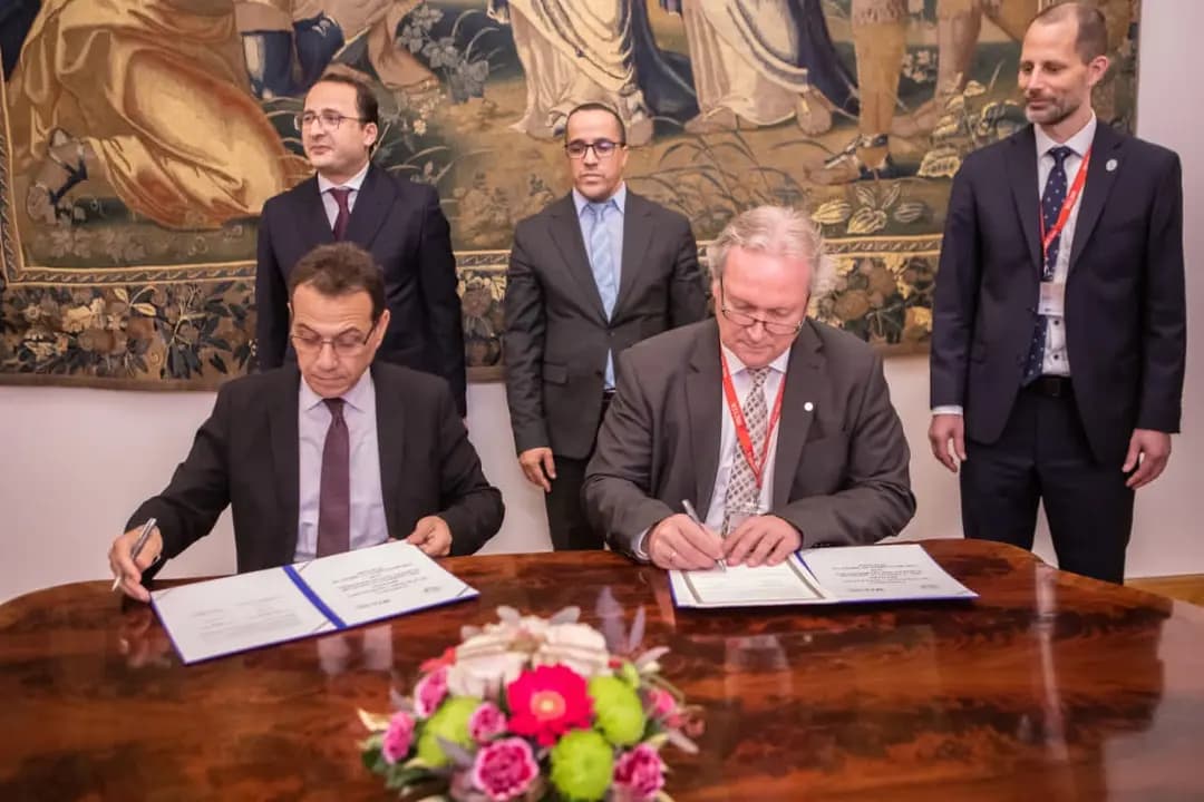 Accord de coopération entre l'AAST et la MTA pour renforcer la recherche scientifique