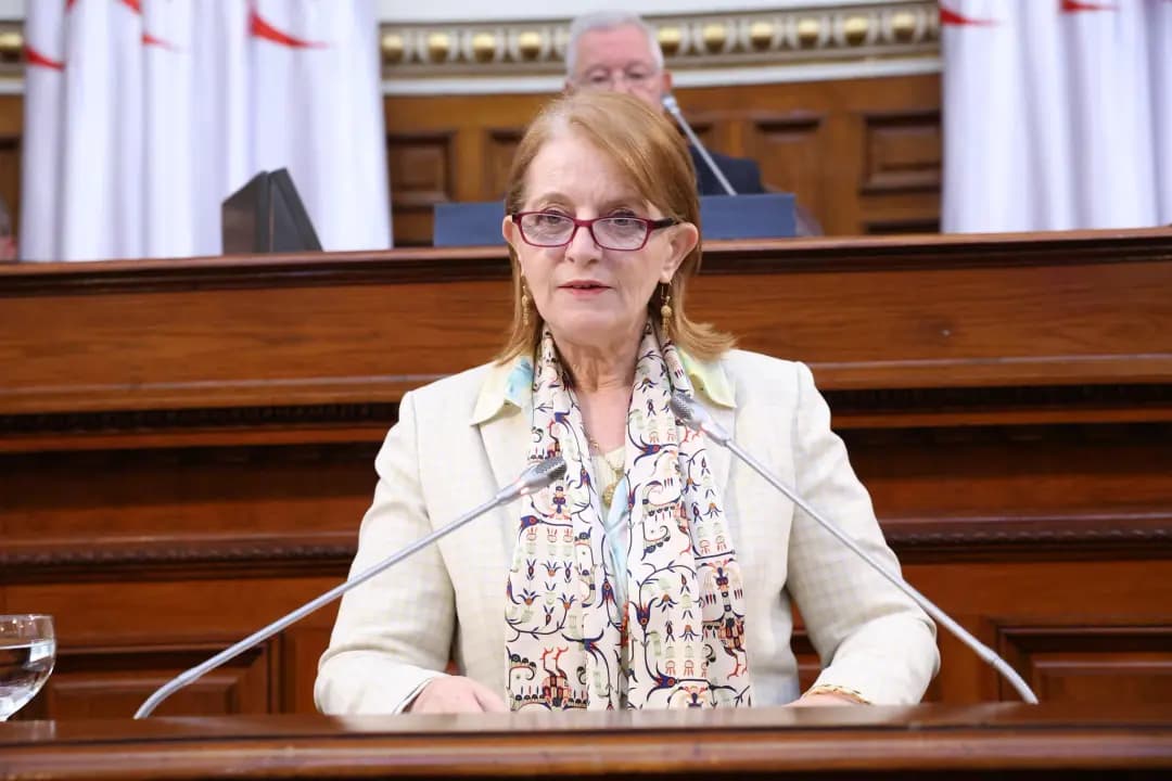 La ministre du Tourisme et de l'Artisanat, Mme Houria Meddahi