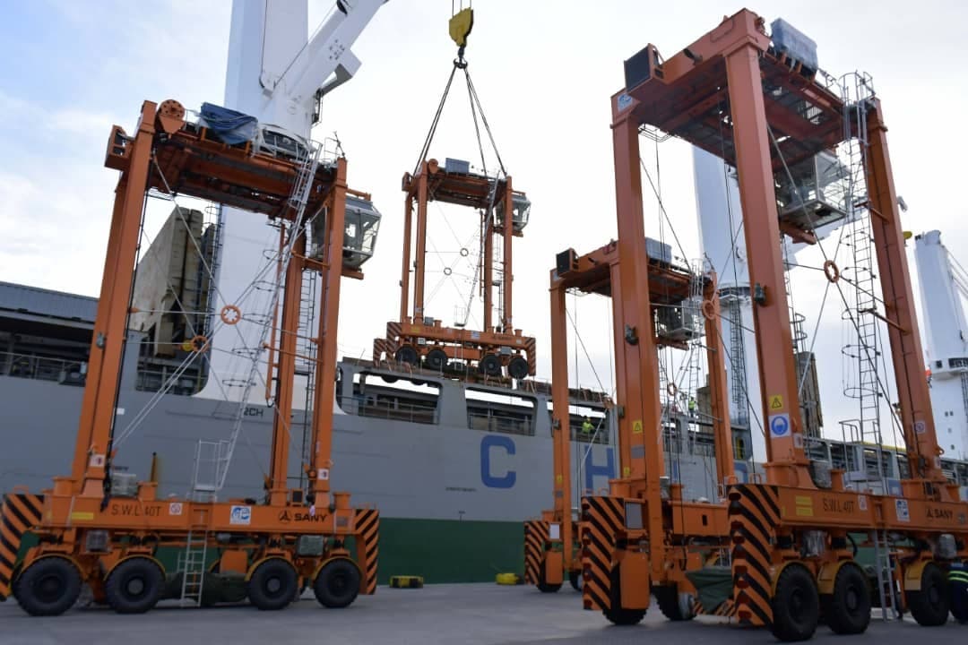 Transport maritime: l’EPAL réceptionne de nouveaux engins de manutention des conteneurs