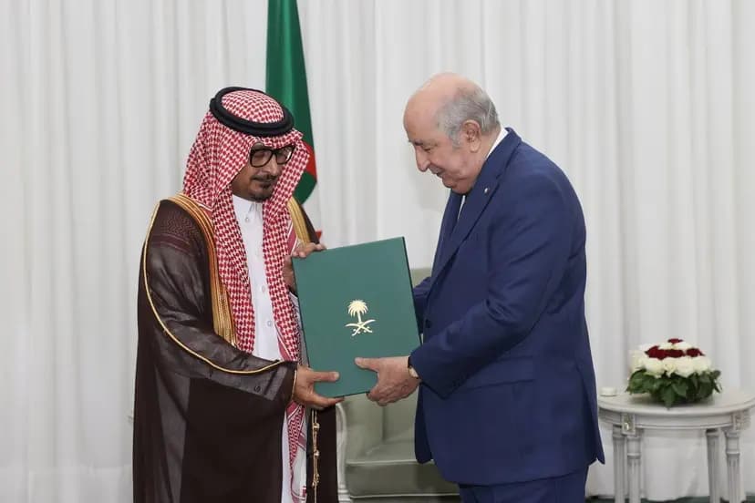 Le président de la République reçoit l'ambassadeur du Royaume d'Arabie saoudite