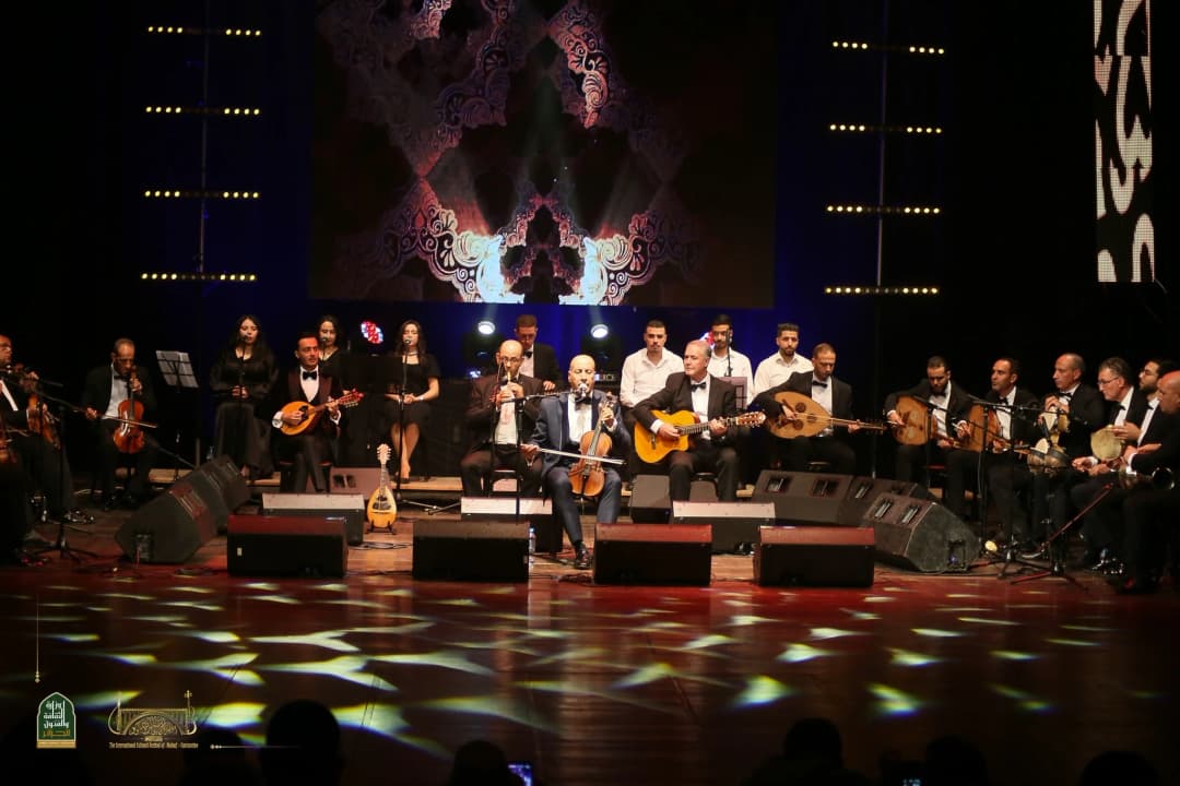 Constantine a vibré mercredi, au rythme des dernières notes de la 13ème édition du Festival culturel international du Malouf qui a été clôturé au théâtre régional "Mohamed Tahar Fergani" dans une ambiance pleine de sonorités andalouses et d'émotion.