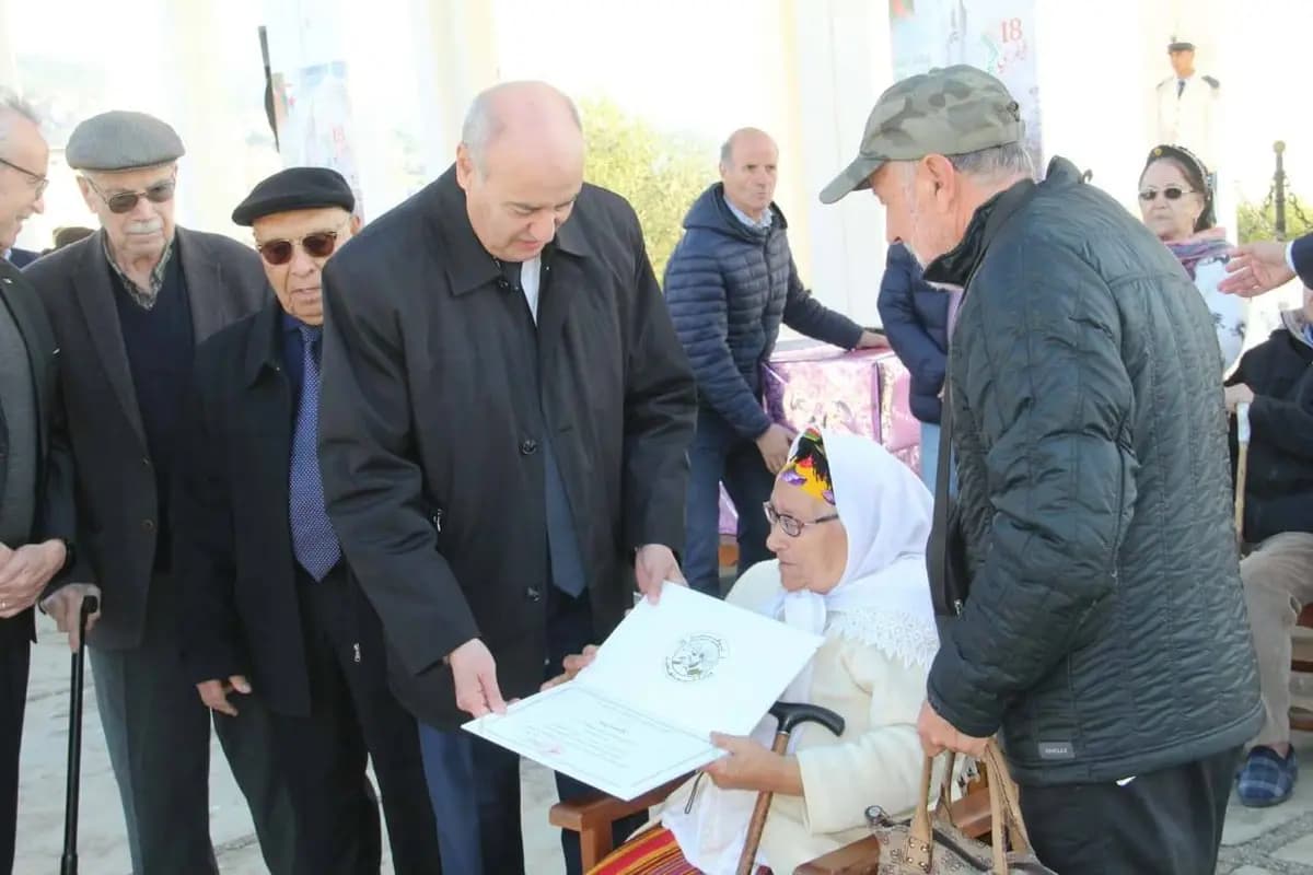 Hommage à la famille révolutionnaire et inauguration de projets dans les wilayas du centre 