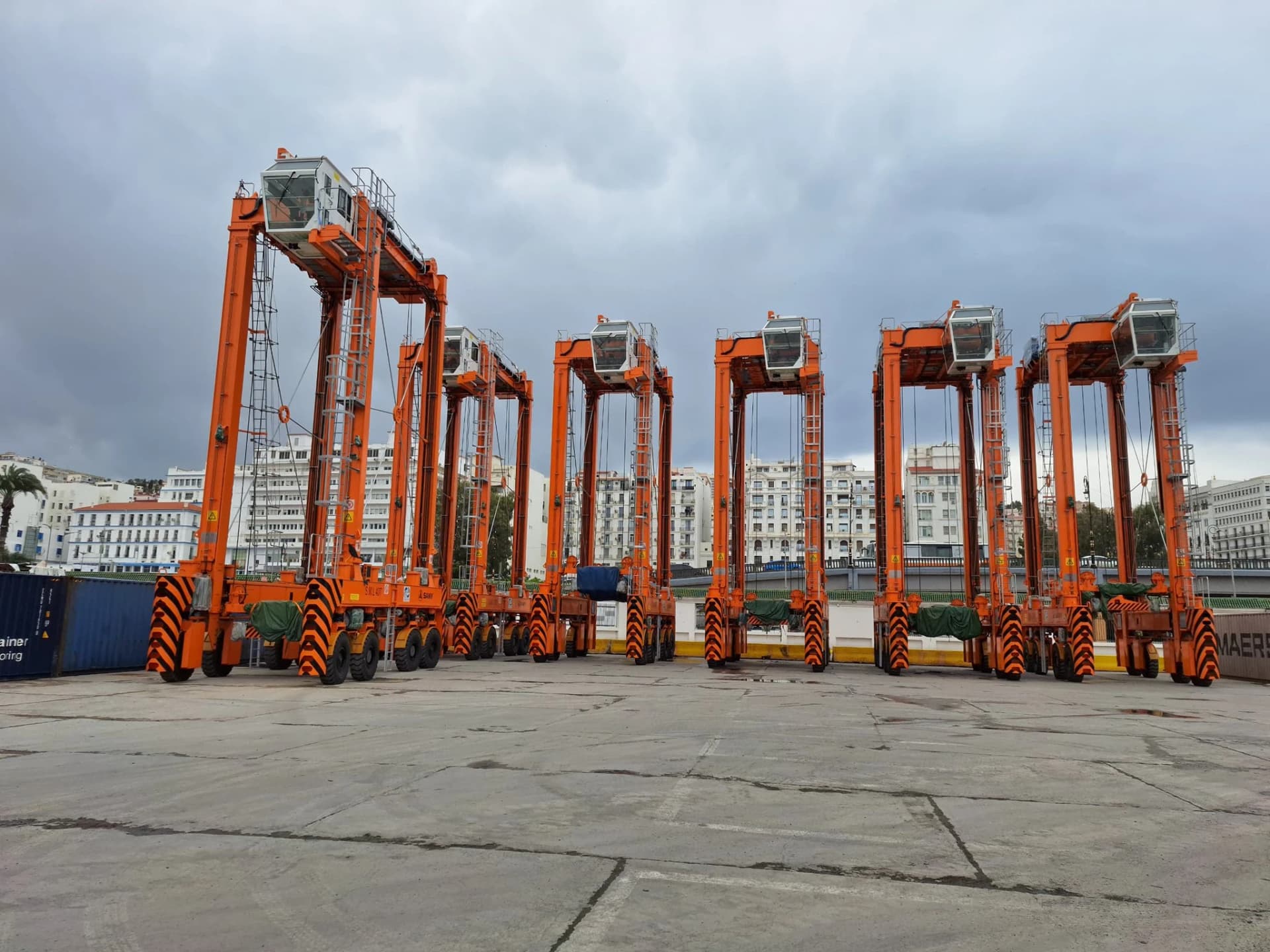 Transport maritime: l’EPAL réceptionne de nouveaux engins de manutention des conteneurs