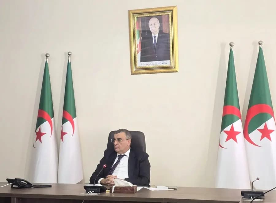 Djellaoui préside une réunion de suivi du projet de la ligne minière Est