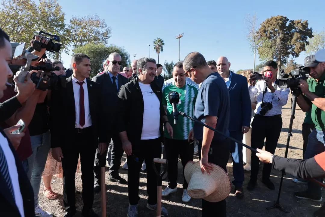 Le ministre de la Communication souligne "la portée symbolique" de la campagne de plantation d'un million d'arbres auprès des Algériens