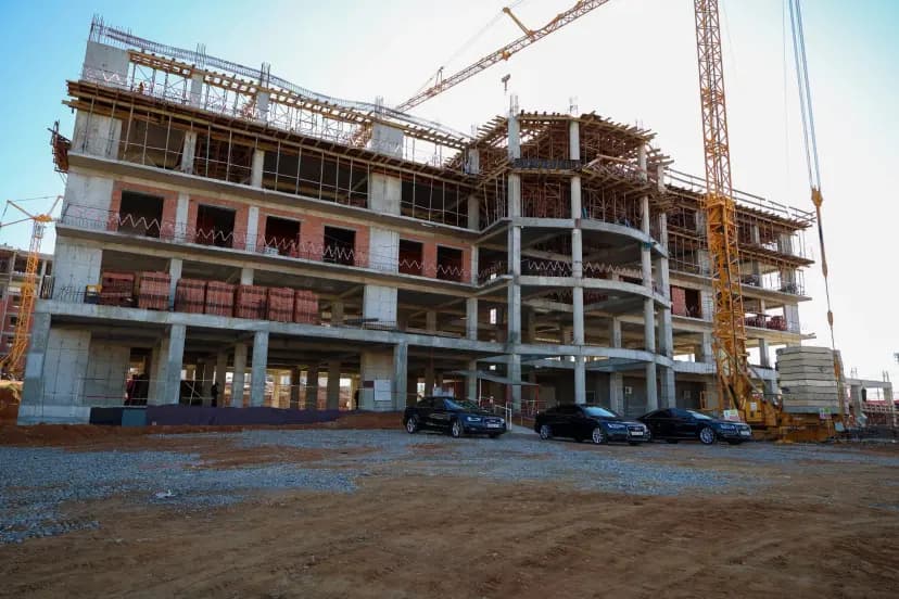 Rabehi et Badaoui inspectent à Alger les travaux de réalisation d'un hôtel et du siège de la mutuelle générale de la Sûreté nationale