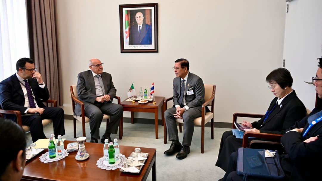 Attaf rencontre ses homologues thaïlandais et philippin