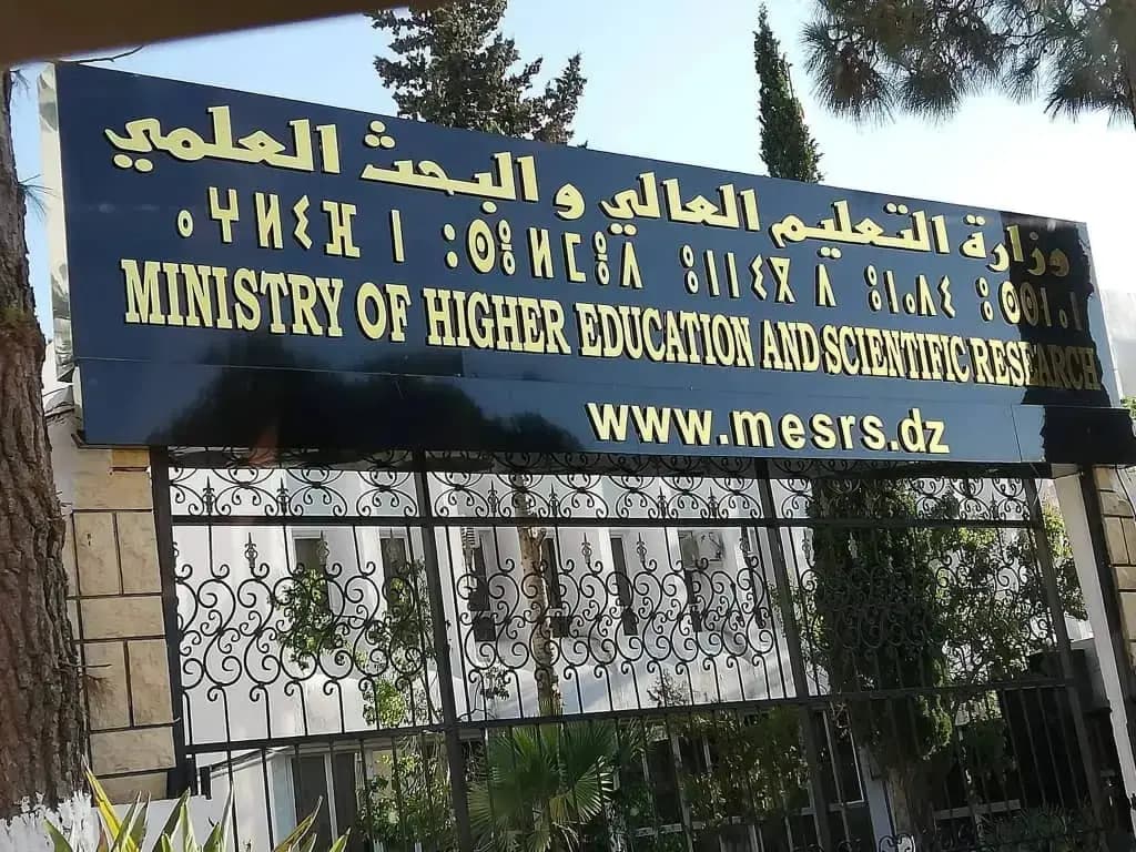 Organisation du concours d'accès au troisième cycle dans le cadre d'écoles doctorales au niveau de 5 universités