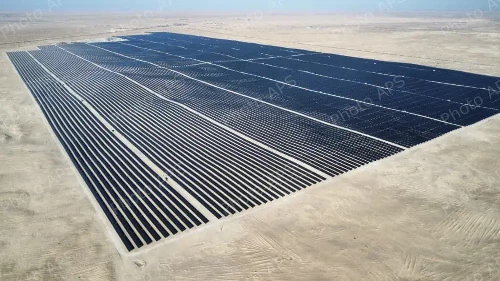 Inauguration d'une centrale photovoltaïque de 300 MW