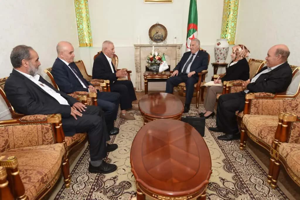 
Tacherift reçoit le président de la Fondation de la mémoire de la wilaya IV historique