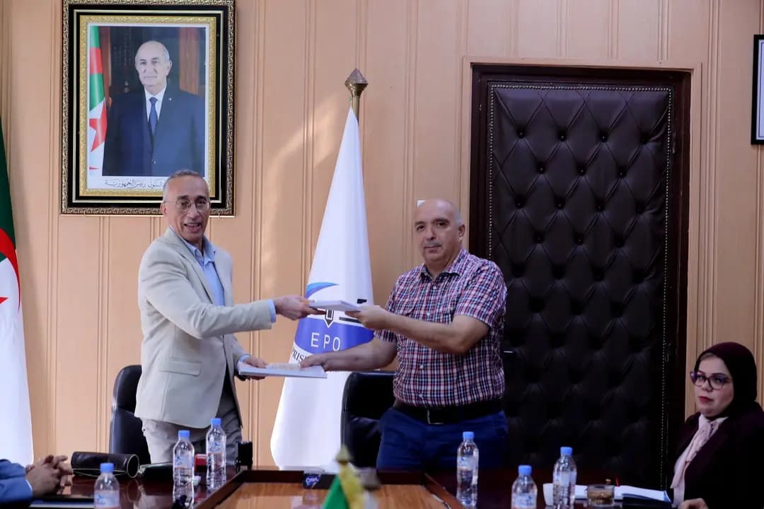 Le port d’Oran signe un contrat avec la Société des services environnementaux pour la protection du milieu marin