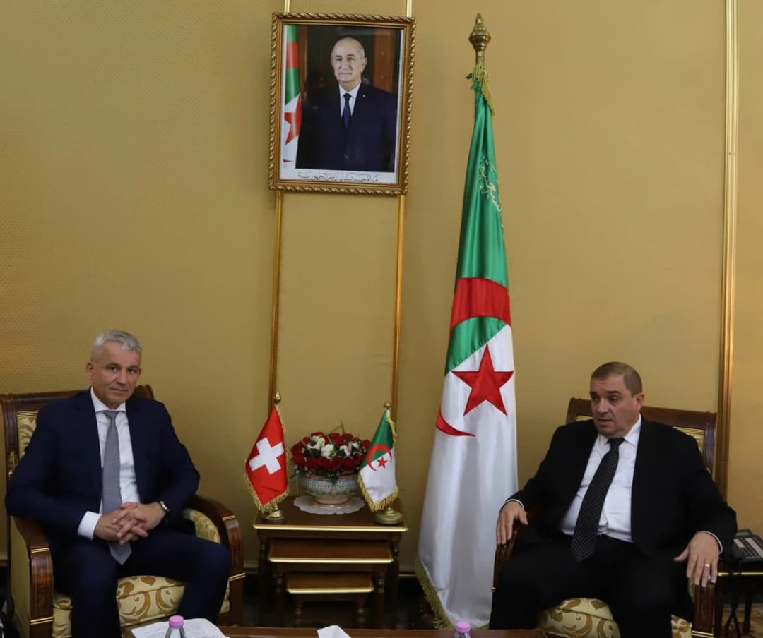 Le ministre de la Justice, garde des Sceaux, Lotfi Boudjemaa a reçoit le ministre suisse de la Justice et de la Police, M. Beat Jans.