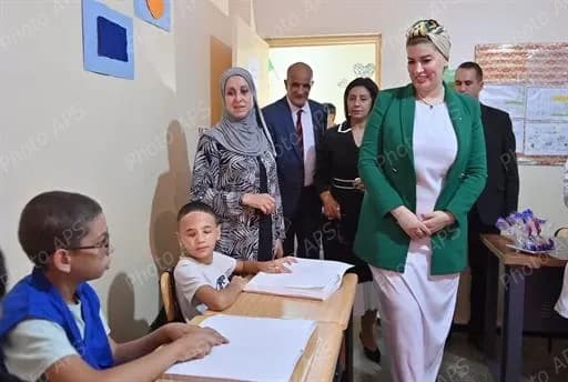 La ministre de la Solidarité nationale Soraya Mouloudji donne le coup d'envoi de l'année scolaire 2025-2026 pour la catégorie des enfants aux besoins spécifiques à l'école des enfants non-voyants d'El Achour (Alger).