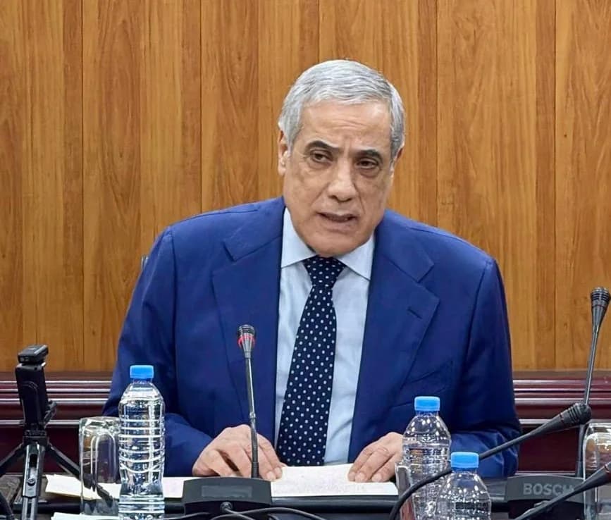 Le Premier ministre, Nadir Larbaoui, a présidé, samedi, les travaux de la 195e session du Conseil des participations de l'Etat (CPE), consacrée à l'étude du plan de renforcement du réseau de câbles sous-marins du Groupe Télécom Algérie (GTA).