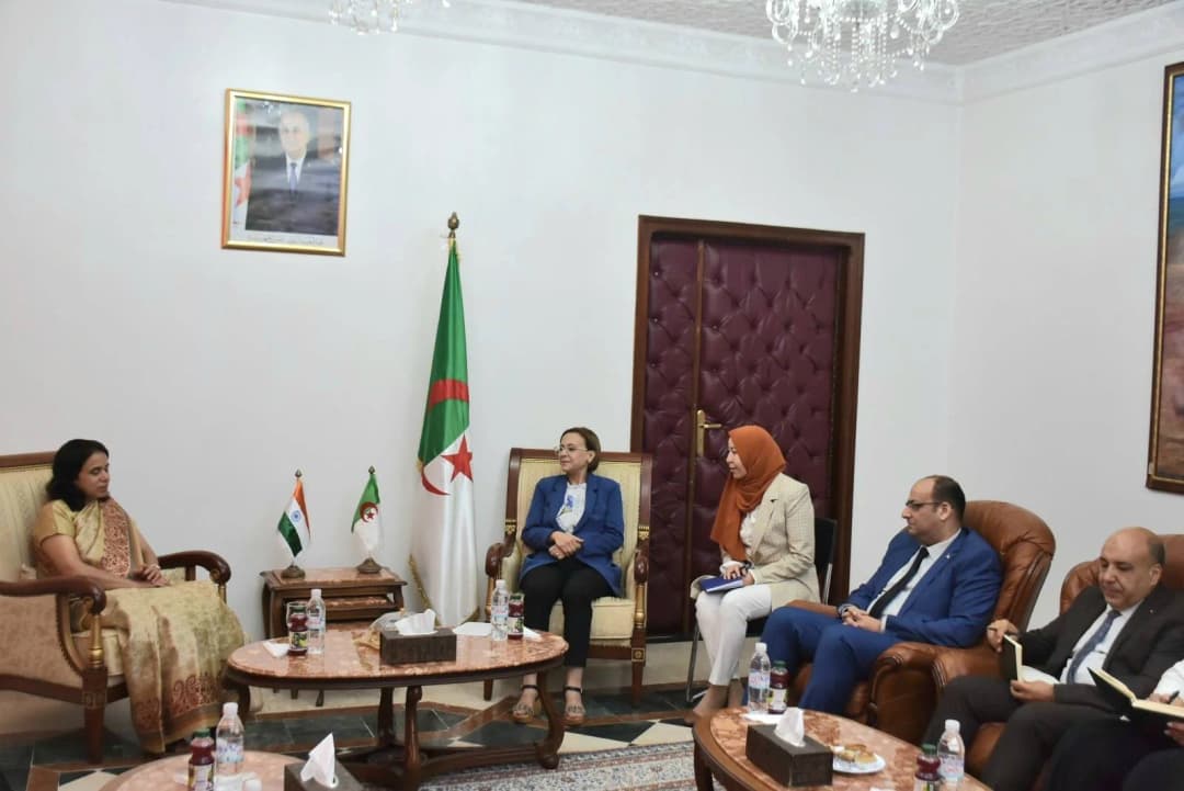La ministre des Relations avec le Parlement Kaouter Krikou a reçu l'ambassadrice de la République de l'Inde en Algérie, Mme Swati Vijay Kulkarni pour examiné les opportunités de coopération entre les deux pays dans le domaine parlementaire.