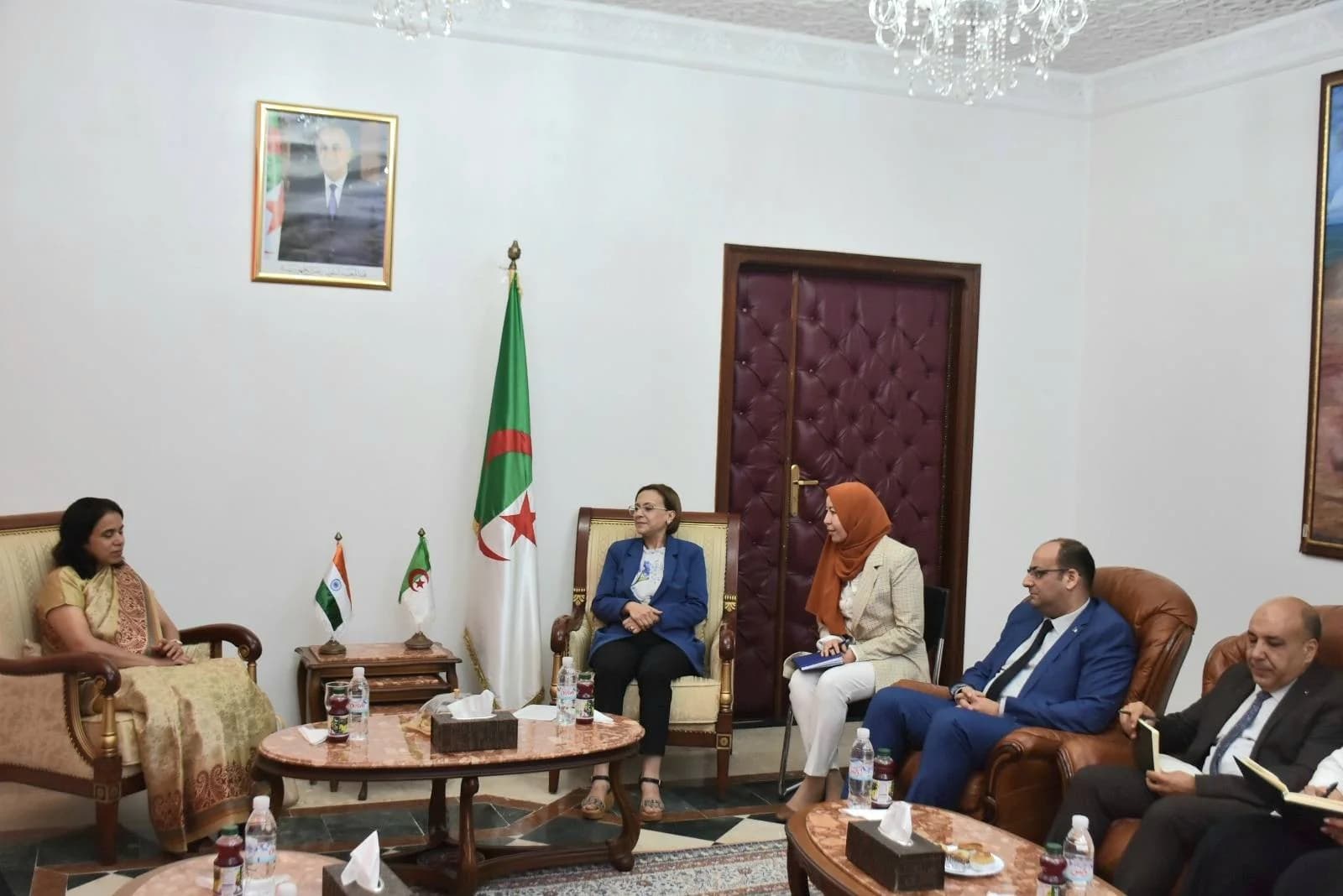 La ministre des Relations avec le Parlement Kaouter Krikou a reçu l'ambassadrice de la République de l'Inde en Algérie, Mme Swati Vijay Kulkarni pour examiné les opportunités de coopération entre les deux pays dans le domaine parlementaire.