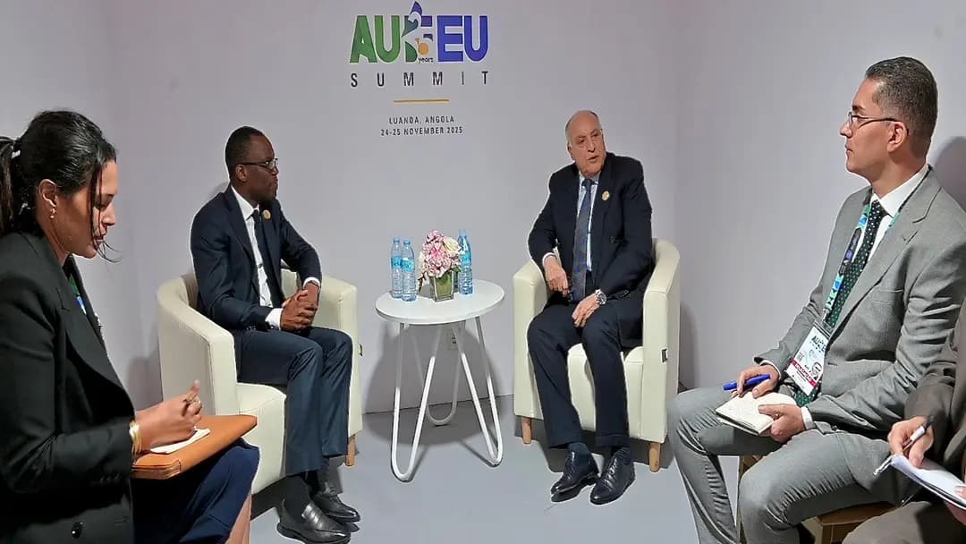 Attaf s'entretient à Luanda avec son homologue béninois