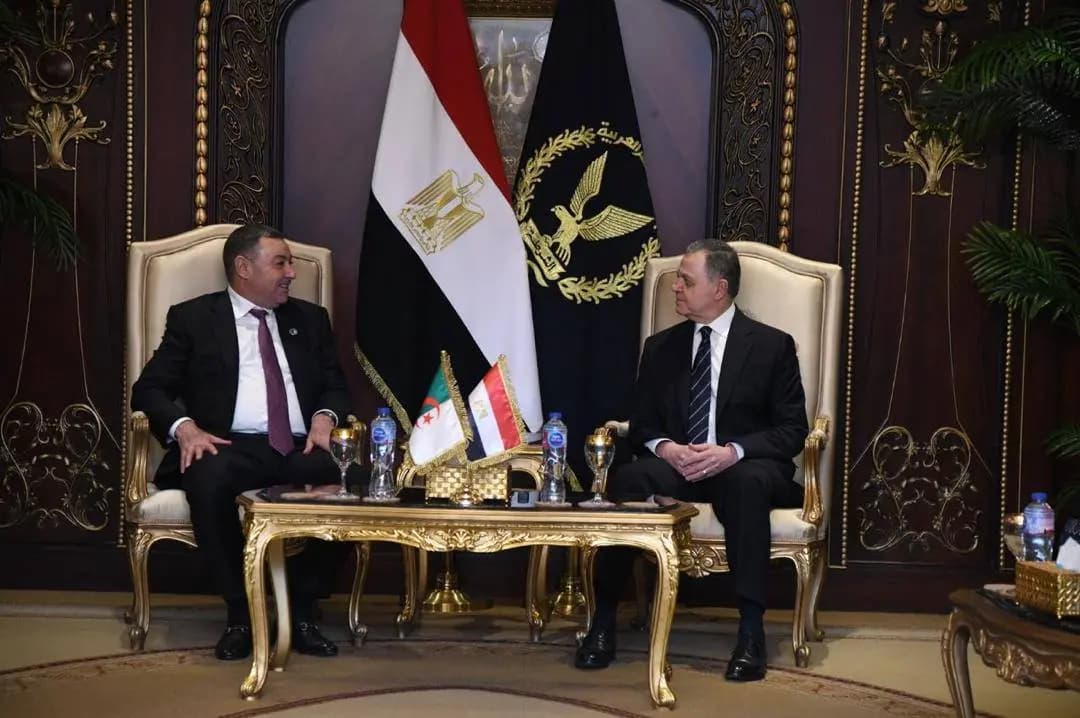 Les ministres de l'Intérieur insistent au Caire sur le renforcement de la coopération