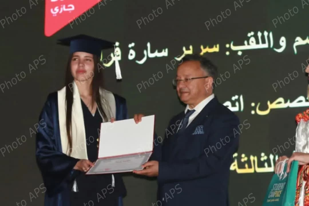 Baddari préside une cérémonie de sortie des premières promotions d'étudiants formés en anglais