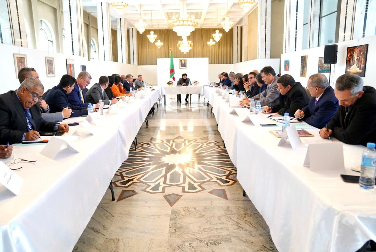 Mme Bendouda dévoile des décisions pour réformer le système de gestion des théâtres