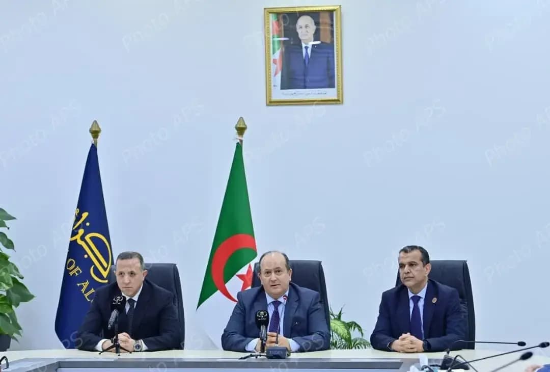 Le Premier ministre préside la cérémonie d'installation de Mohammed Lamine Lebbou gouverneur 