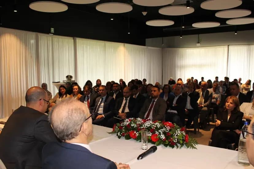 Chaib tient une rencontre avec les membres de la communauté nationale établie en Belgique