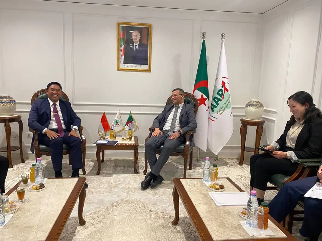 Rekkache examine les moyens de renforcer le partenariat avec le vice-ministre indonésien de l'Agriculture