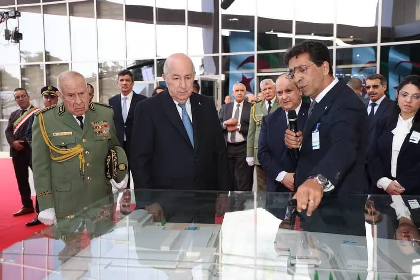Le président de la République inaugure le nouveau pavillon d'exposition au Palais des expositions