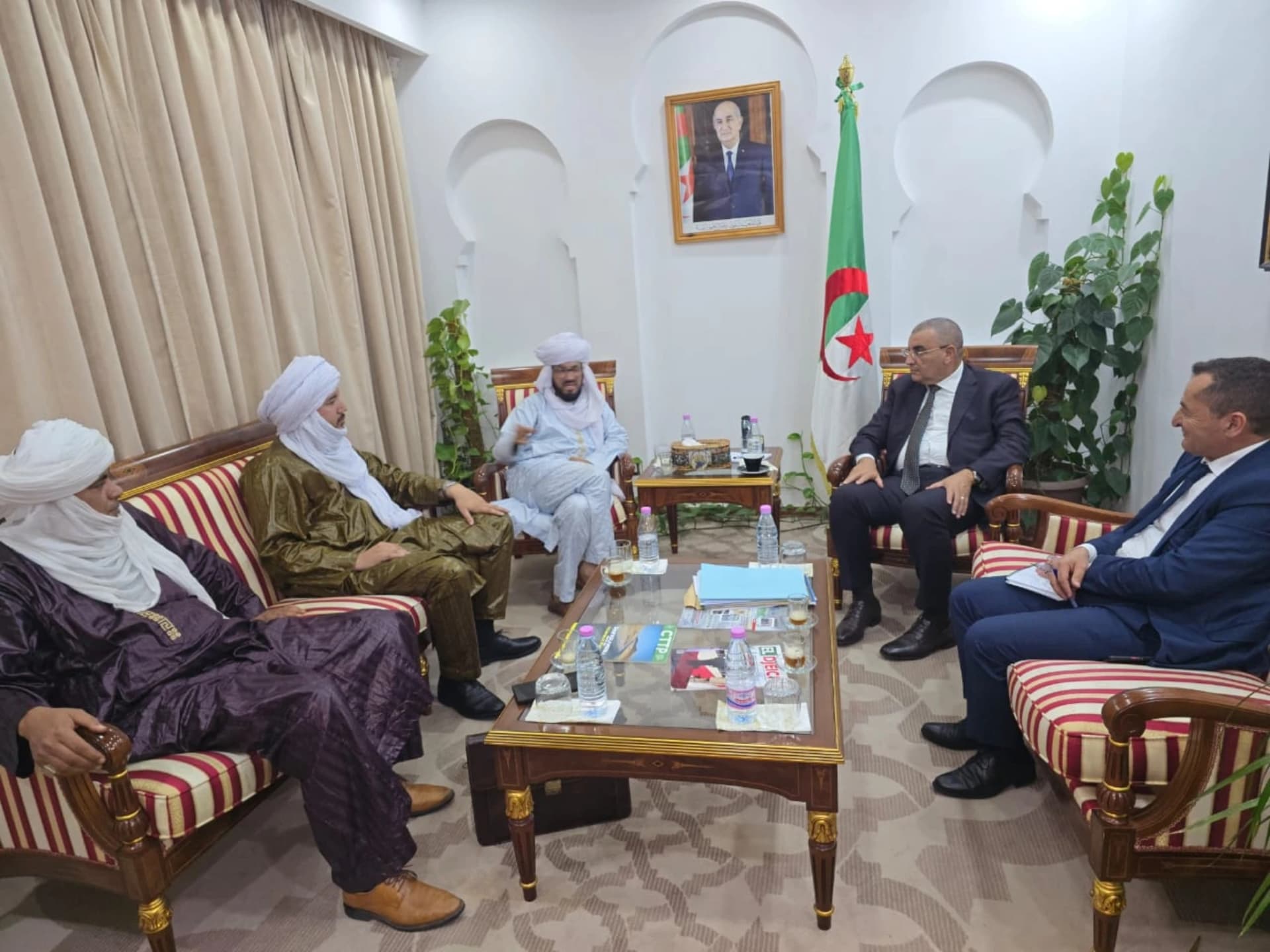 Djellaoui reçoit des députés des wilayas d'Illizi et de Bordj Badji Mokhtar