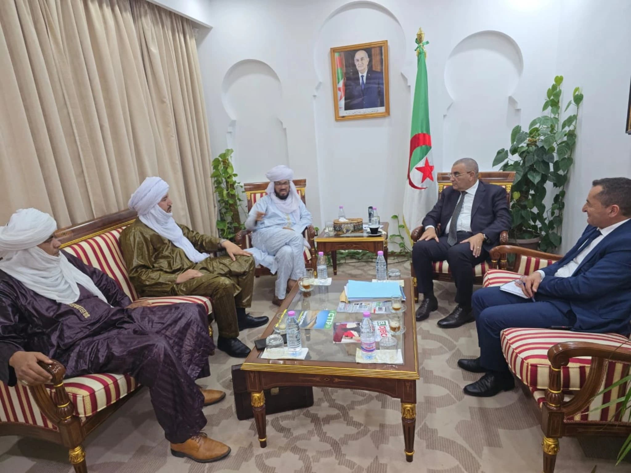 Djellaoui reçoit des députés des wilayas d'Illizi et de Bordj Badji Mokhtar