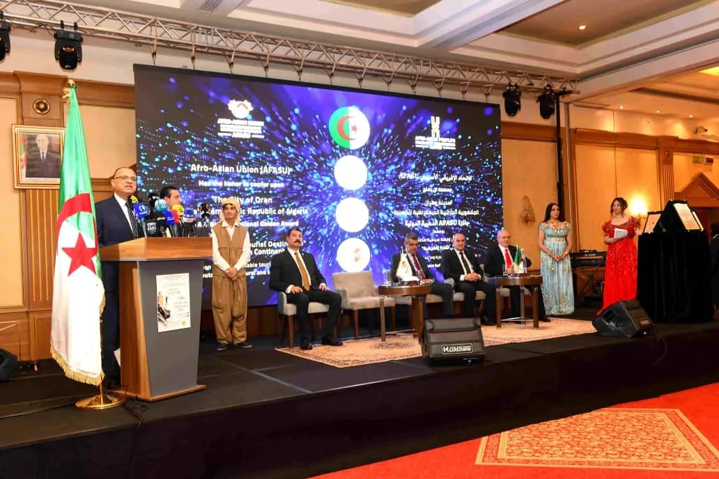 Oran reçoit le "Golden award" de la meilleure destination touristique émergente en Afrique pour l’année 2025