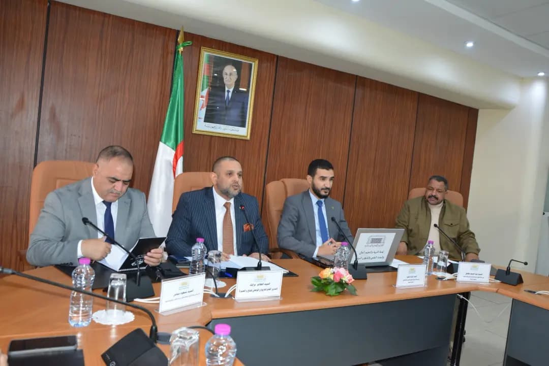 Le directeur général de l'ONPO présente un exposé devant la commission spécialisée