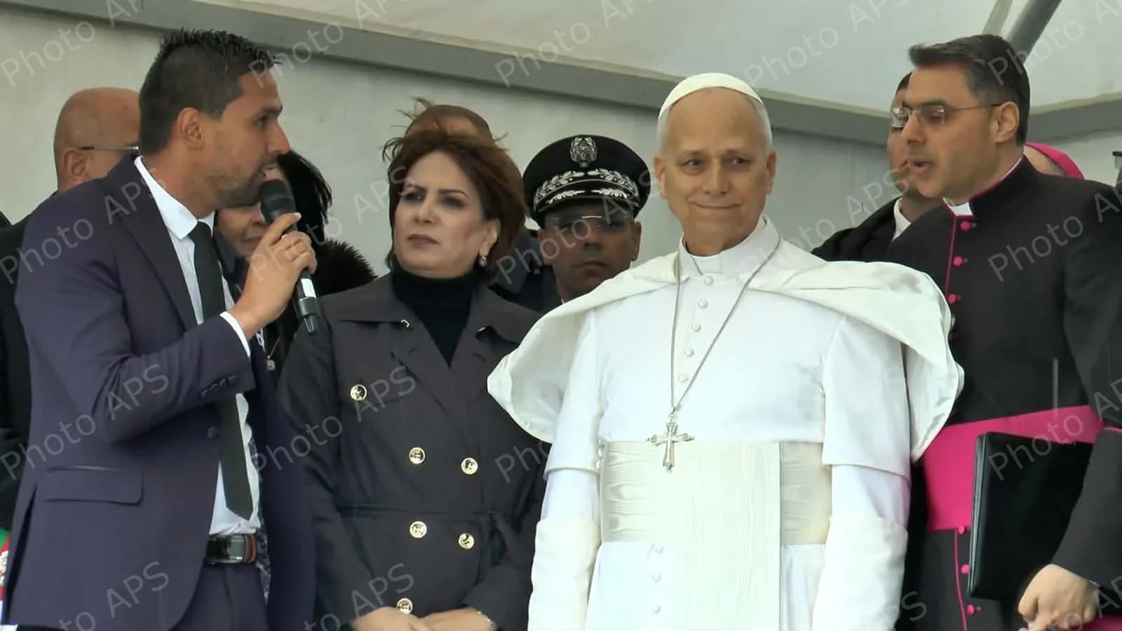 Le pape Léon XIV arrive au site archéologique de la Basilique historique de la paix