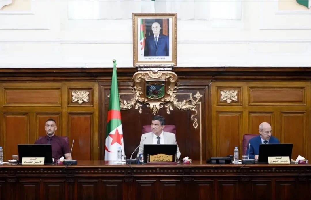 Rabehi préside une réunion de suivi des projets du Plan Jaune de la vision stratégique pour le développement et la modernisation de la capitale