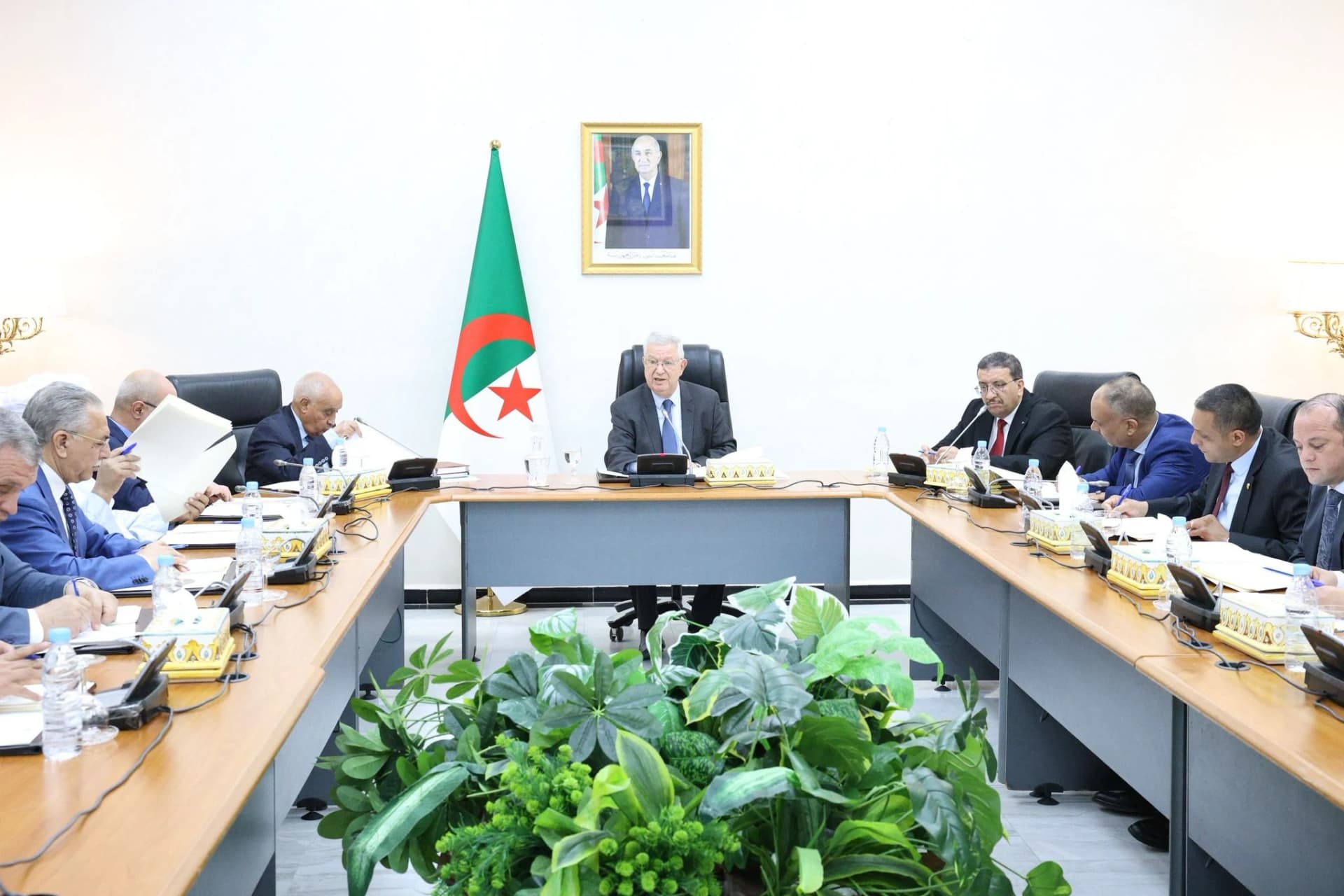 Réunion du Bureau du Conseil de la nation, élargi aux présidents des groupes parlementaires et au 