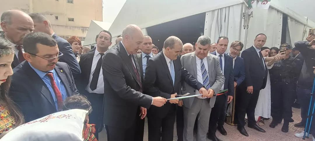 Coup d'envoi de l'exportation d'une cargaison de produit locaux vers le Canada, la Libye et la Tunisie