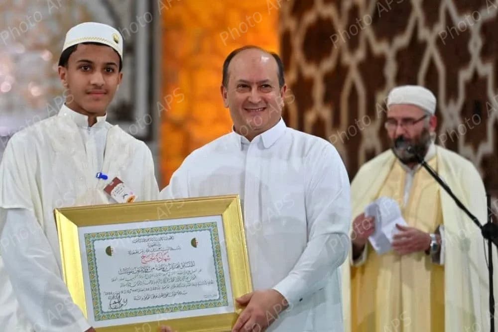 Le Premier ministre préside la cérémonie de distinction des lauréats du concours de récitation du Saint Coran à l’occasion de Laylat Al-Qadr