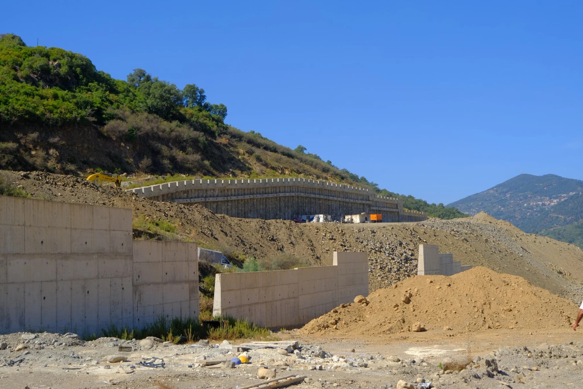le projet de la  pénétrante autoroutière Djen Djen (Jijel)-El Eulma (Sétif) 