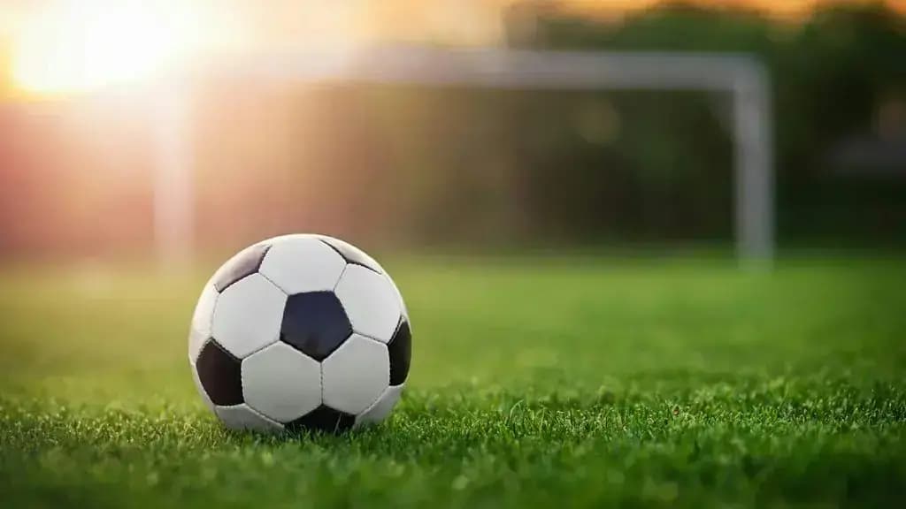 Le leader en conquérant à Oran, lutte acharnée pour le maintien