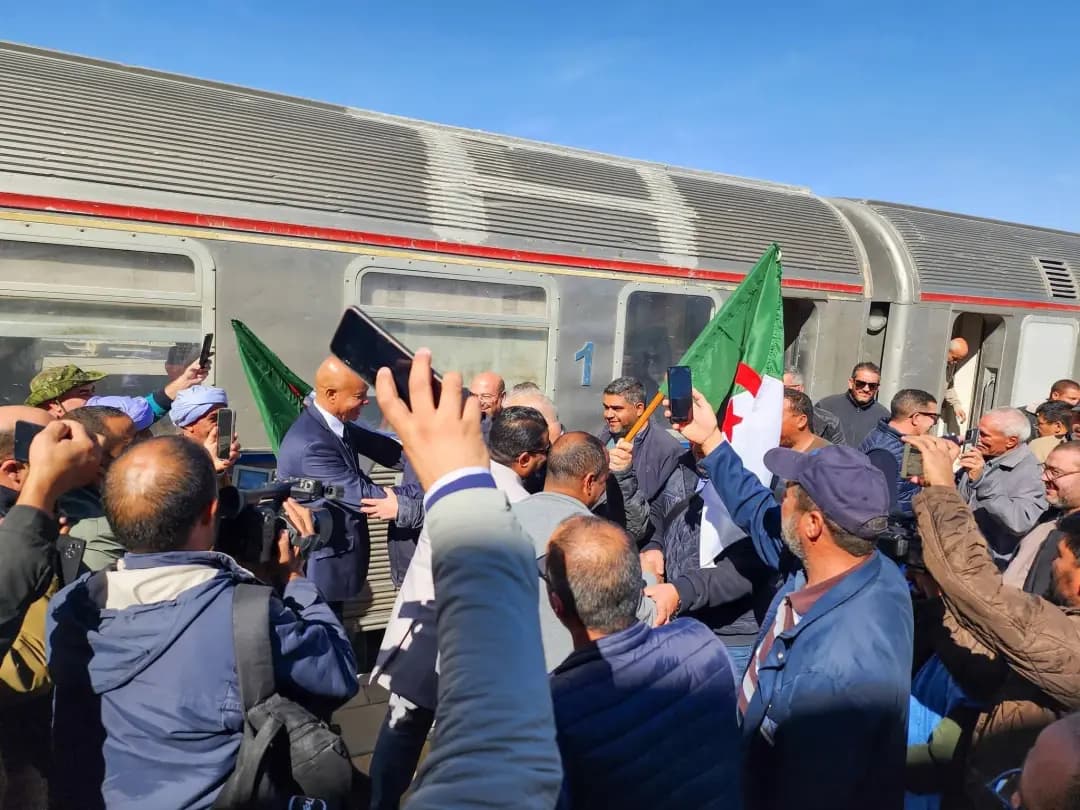 Ligne minière de l'Ouest: arrivée du train expérimental à la gare des voyageurs de Tindouf